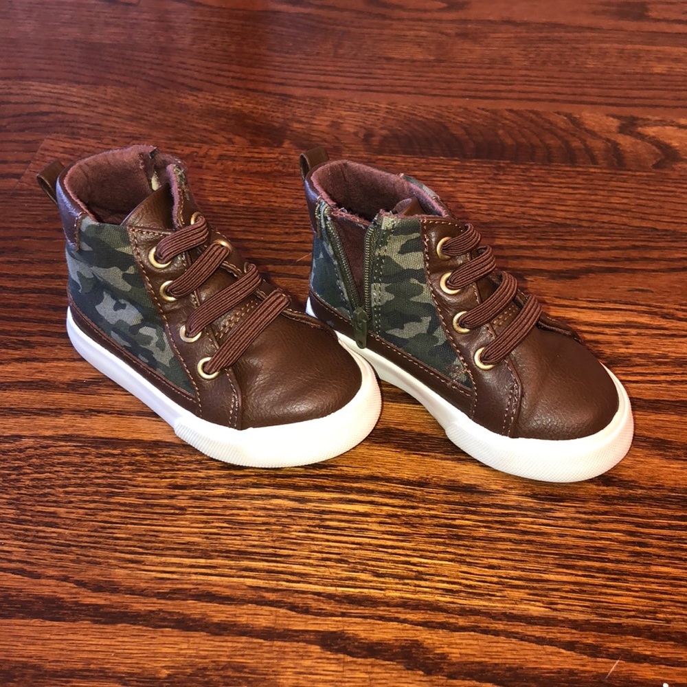 Gymboree brown and camouflage size 6 sneakers
